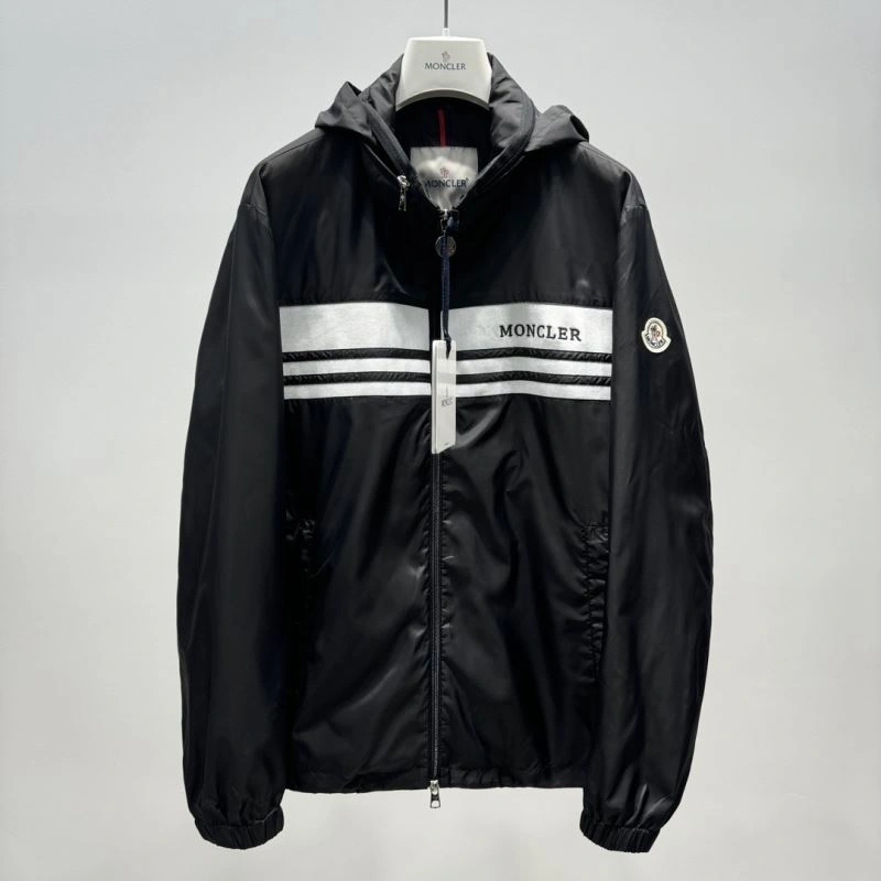 Moncler Outwear Resilient 142093