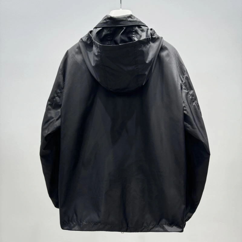Moncler Outwear Resilient 142093