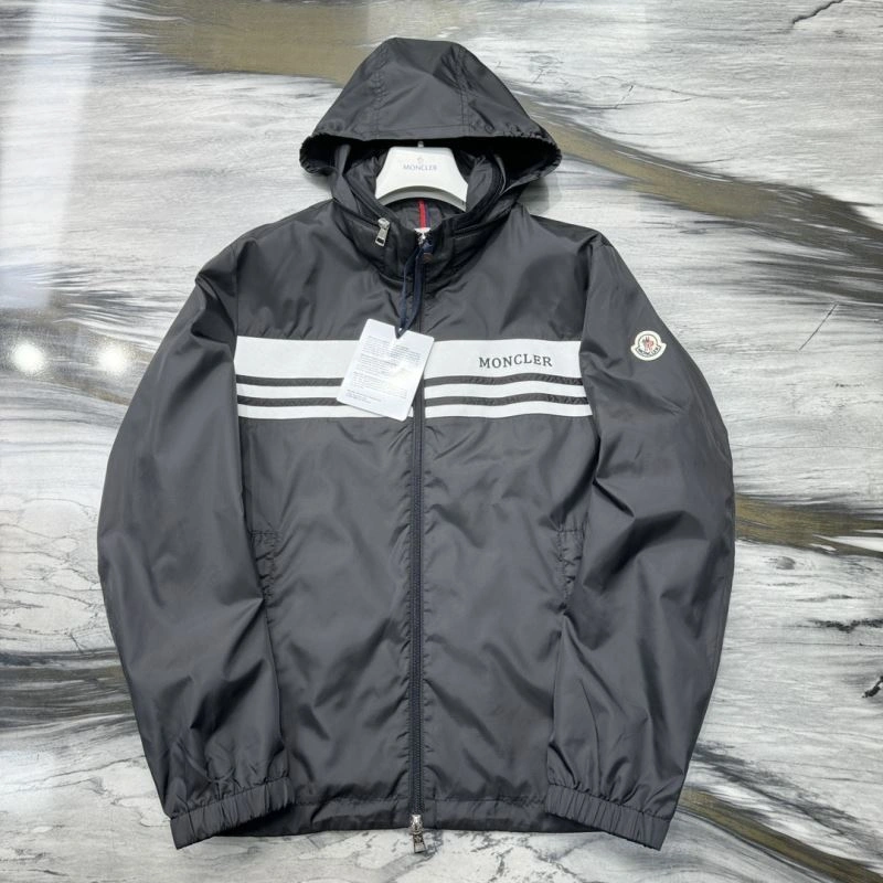 Moncler Outwear Resilient 142093