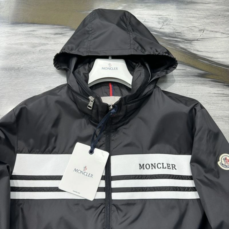 Moncler Outwear Resilient 142093