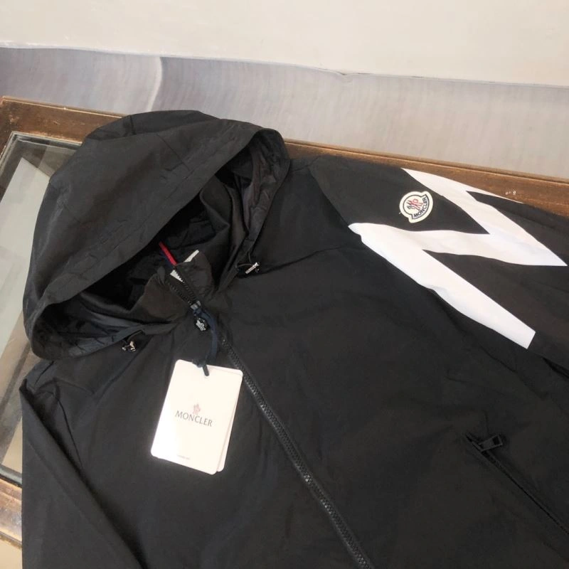 Modern Moncler Outwear 142092