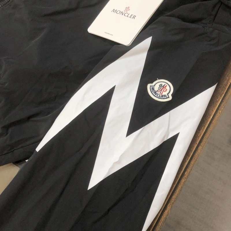 Modern Moncler Outwear 142092