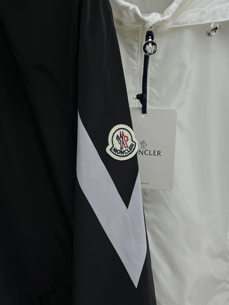 Moncler Outwear AllSeason 142085