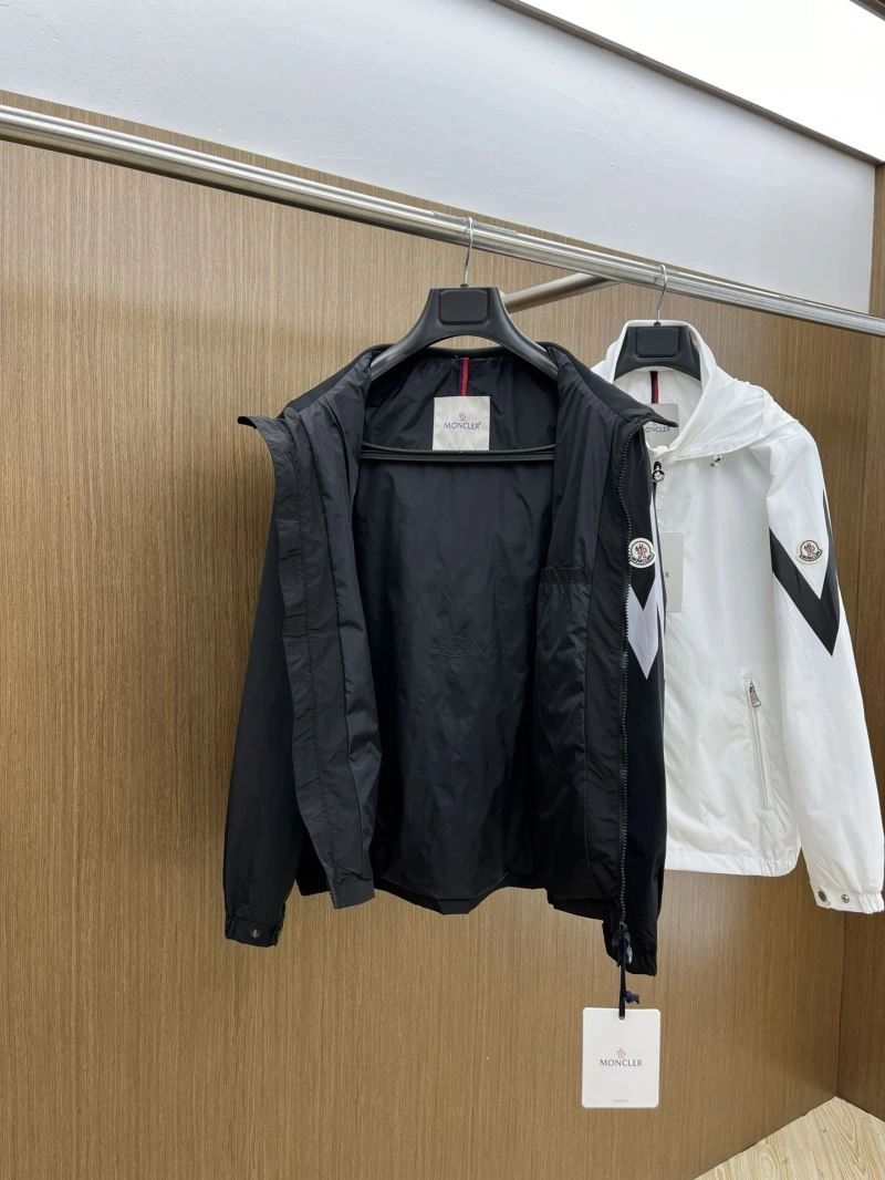 Moncler Outwear AllSeason 142085