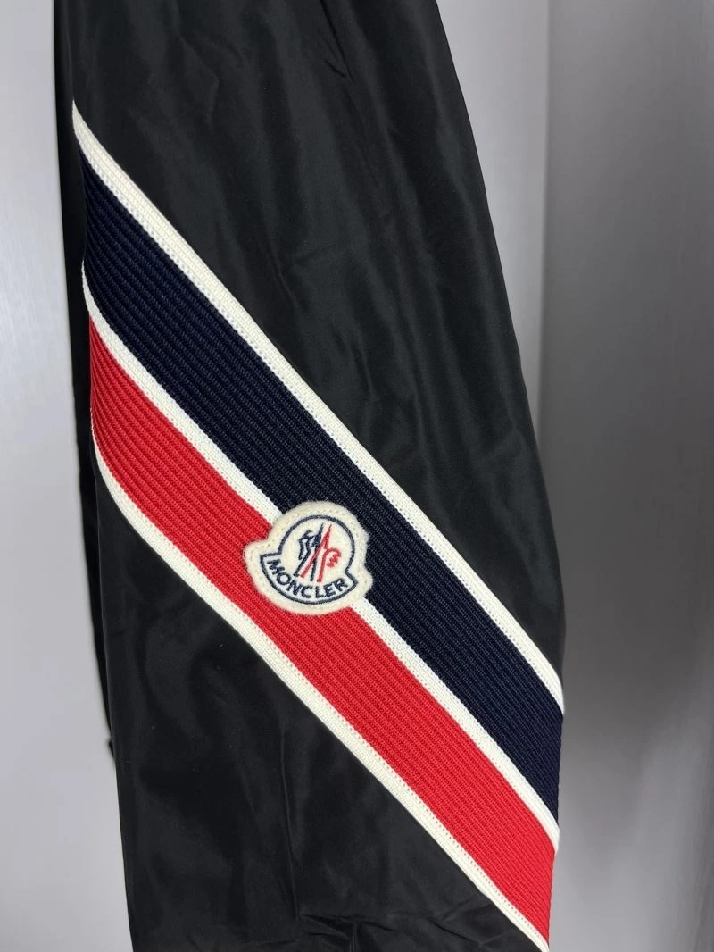 TechFriendly Moncler Outwear 142083