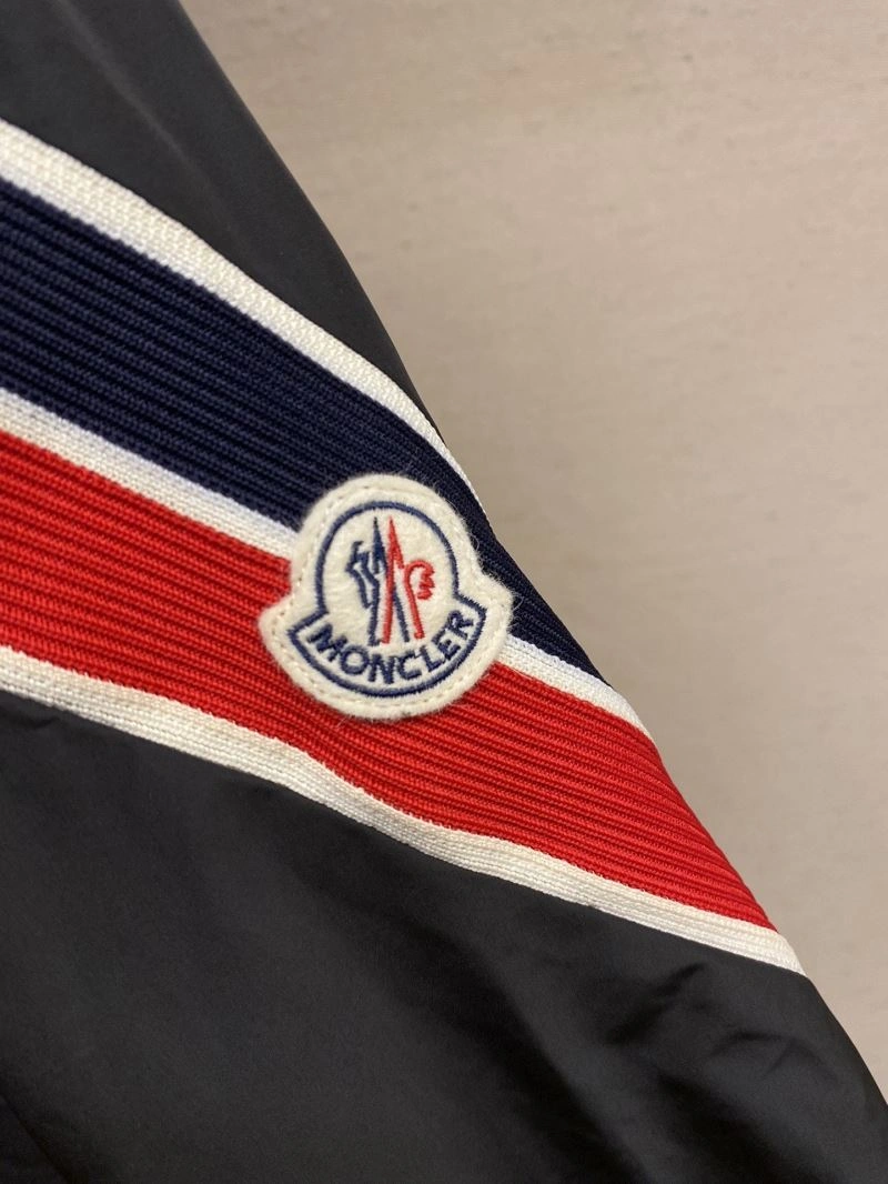 Moncler Outwear Durable 142078