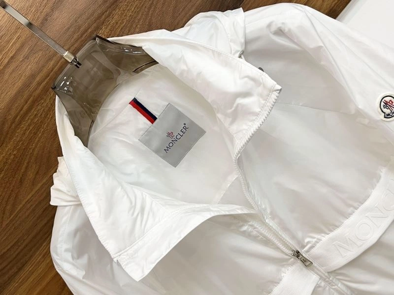 Moncler Outwear Trendsetting 142069