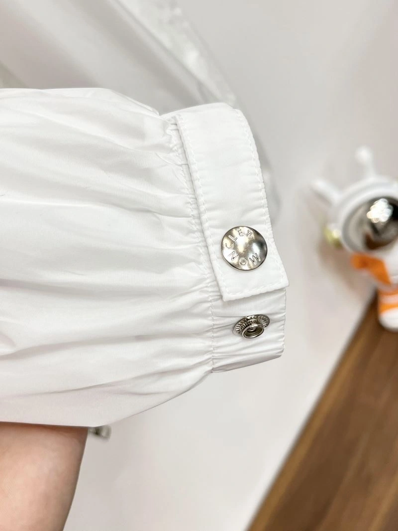 Moncler Outwear Trendsetting 142069
