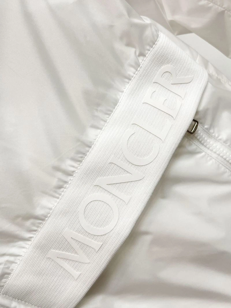 Moncler Outwear Trendsetting 142069