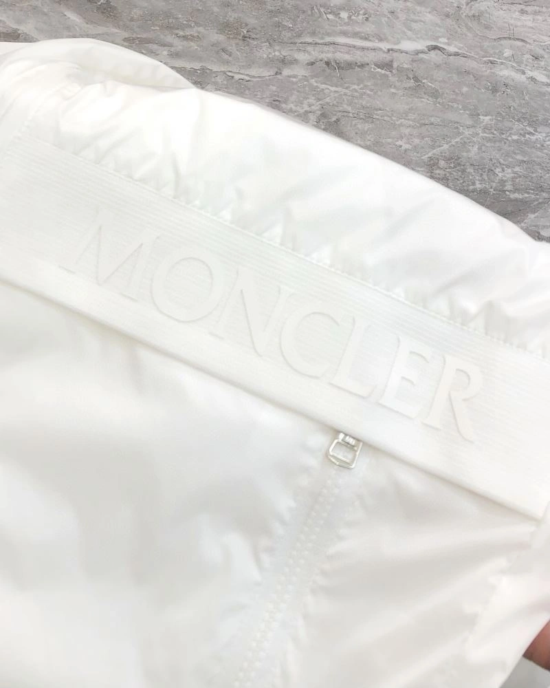 Moncler Outwear UrbanChic 142065