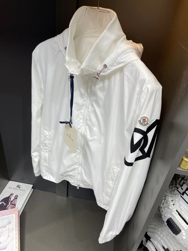 Moncler Outwear Youthful 142062