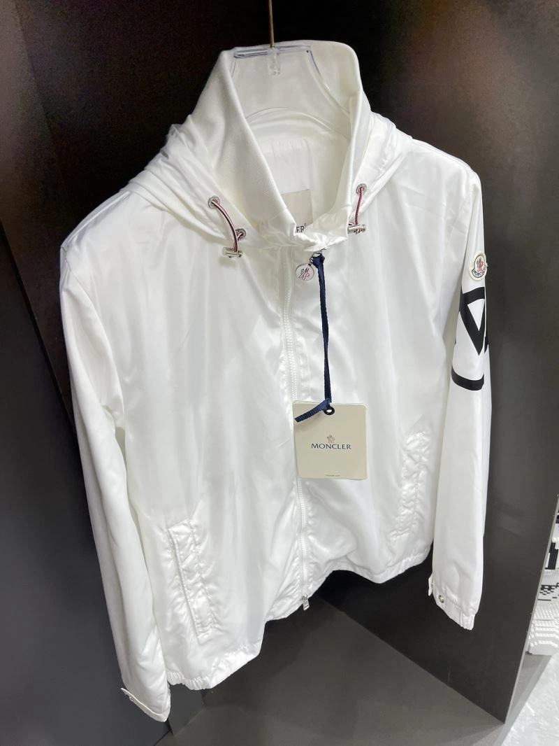 Moncler Outwear Youthful 142062