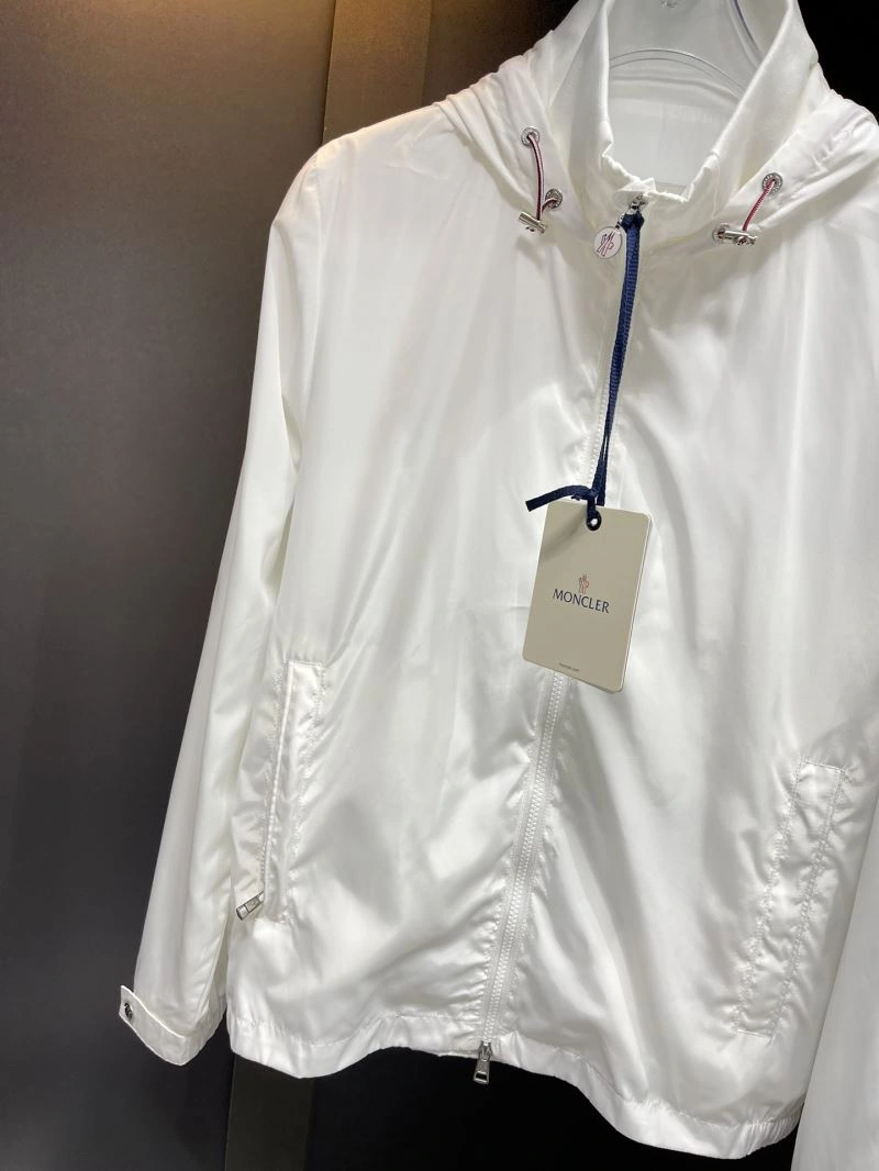 Moncler Outwear Youthful 142062
