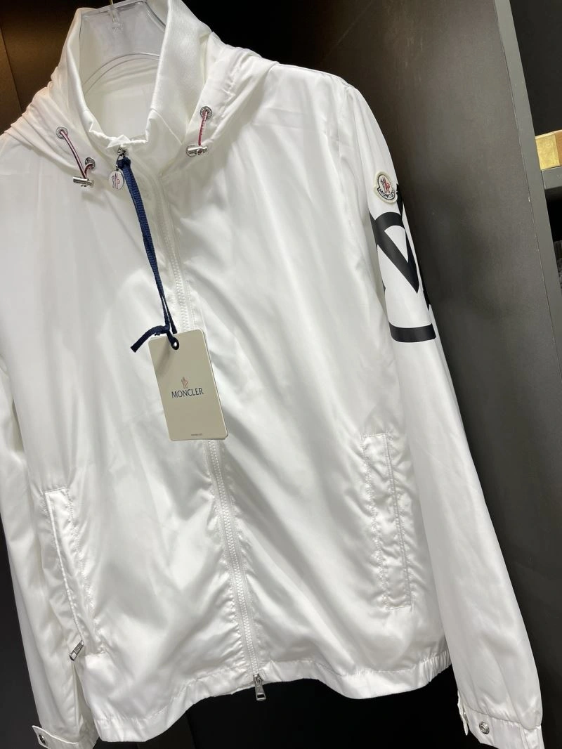 Moncler Outwear Youthful 142062