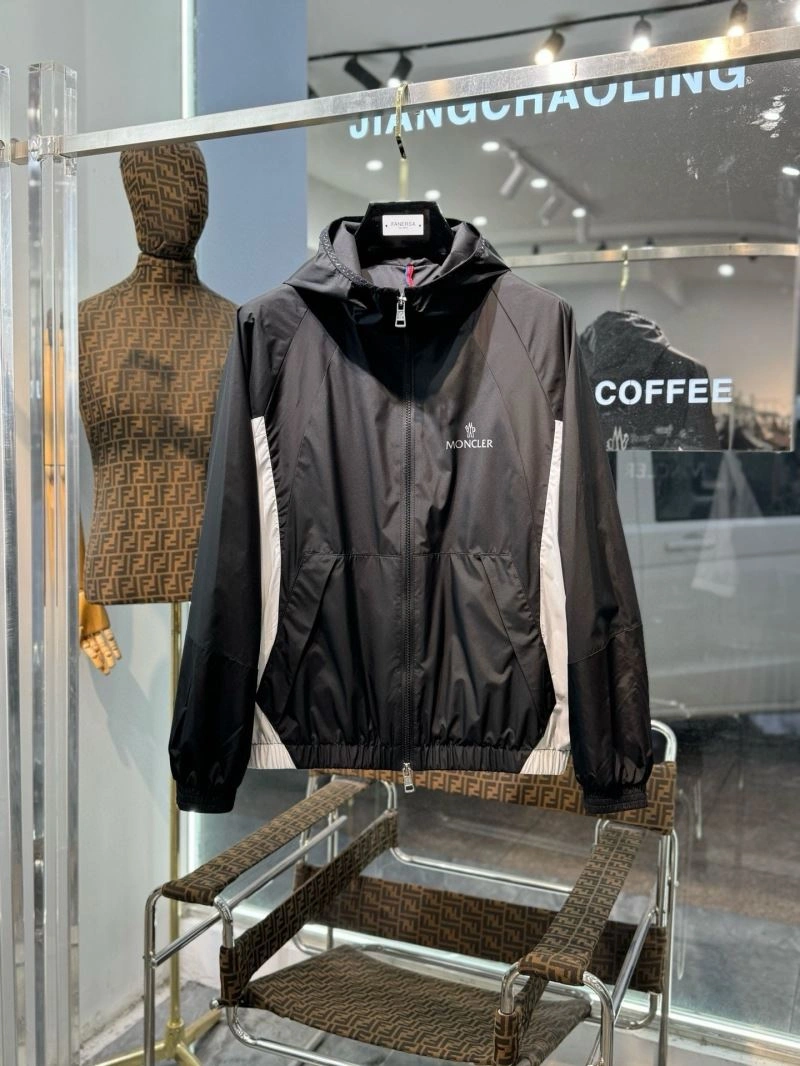 Moncler Outwear Contemporary 142137