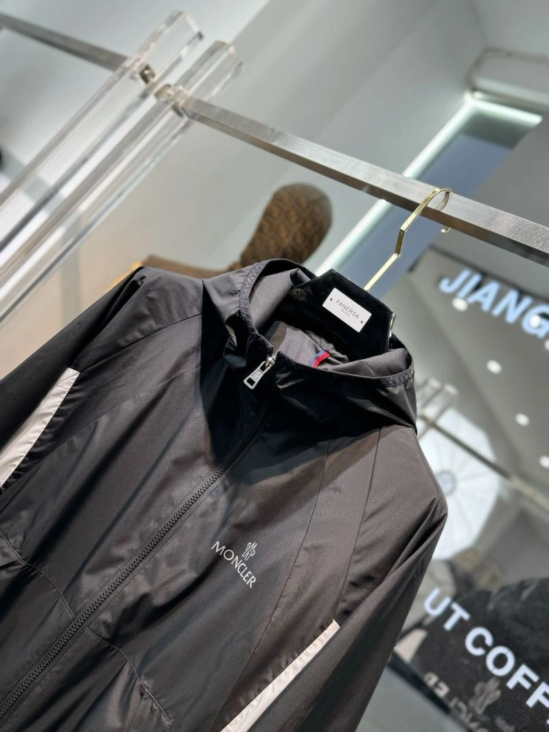 Moncler Outwear Contemporary 142137
