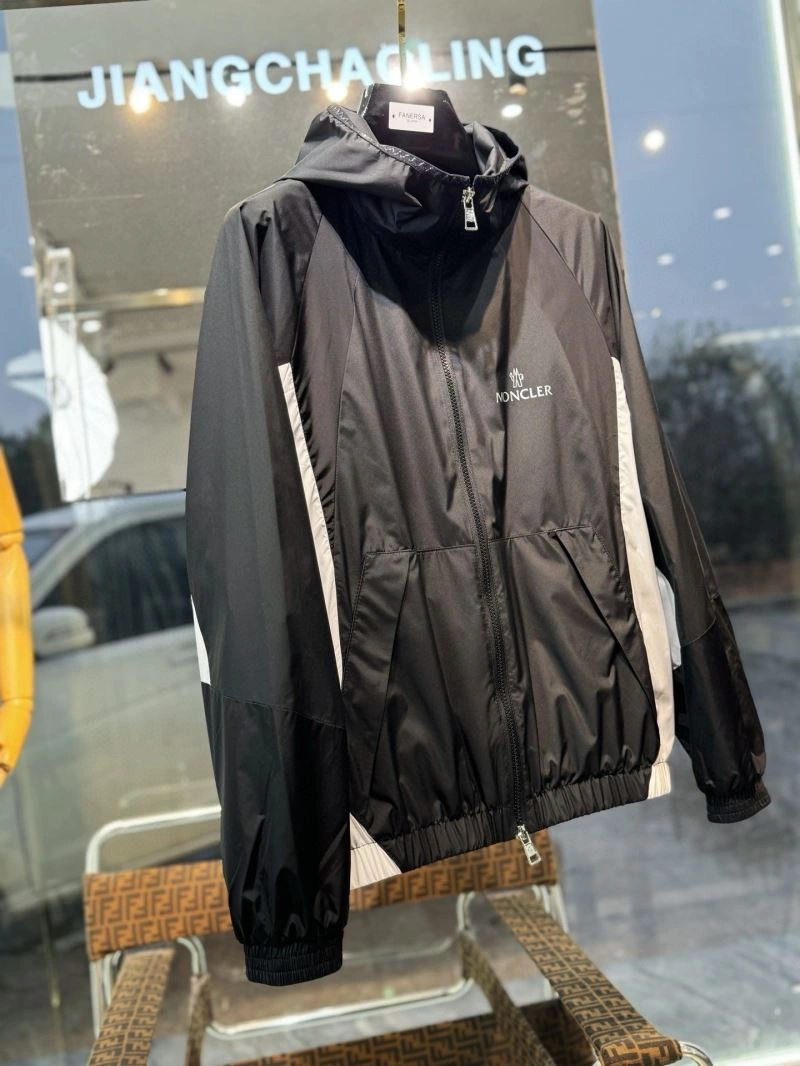 Moncler Outwear Contemporary 142137