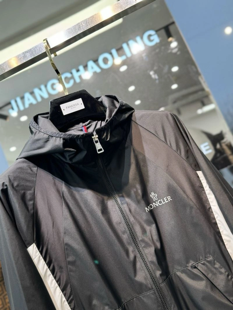 Moncler Outwear Contemporary 142137