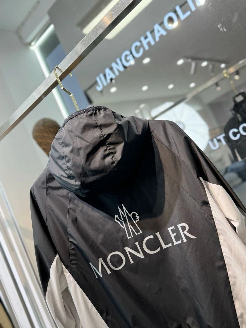 Moncler Outwear Contemporary 142137
