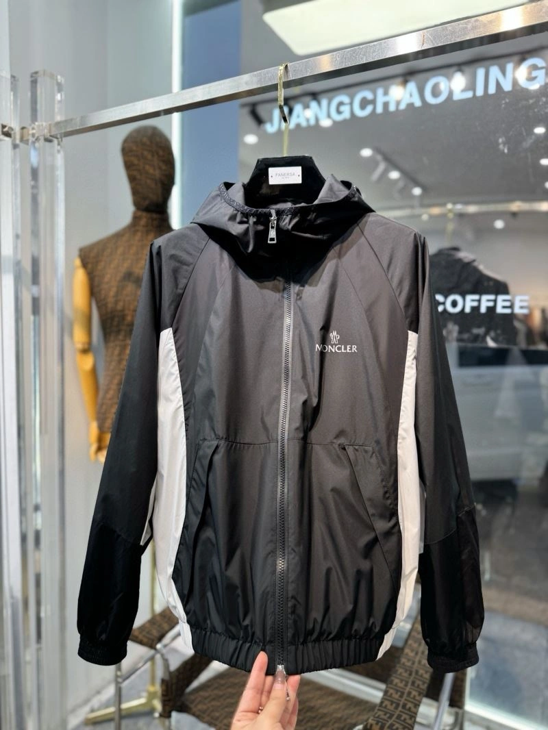 Moncler Outwear Contemporary 142137