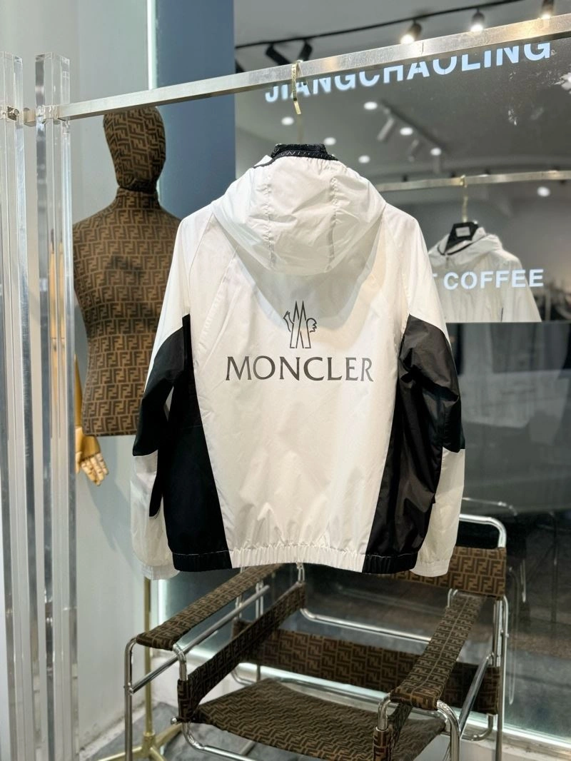 ComfortFit Moncler Outwear 142063