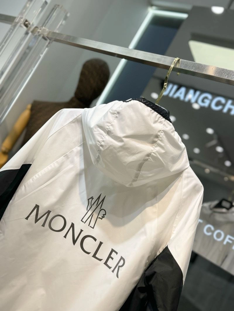 ComfortFit Moncler Outwear 142063