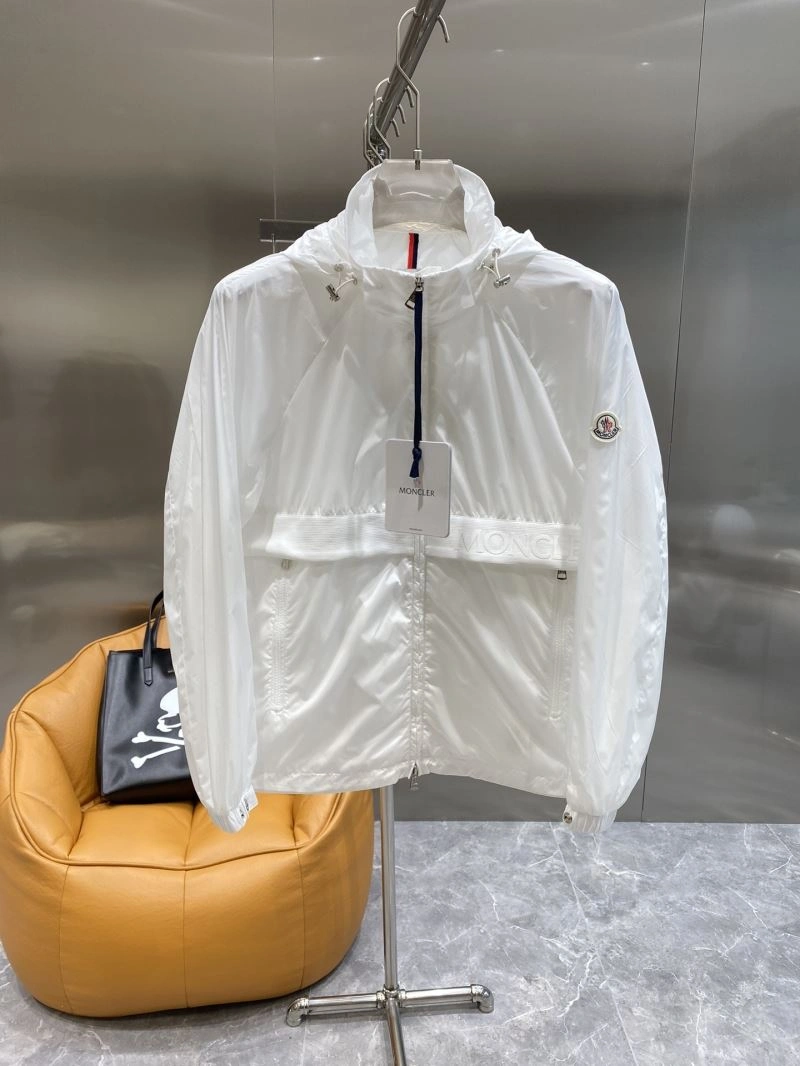 Moncler Outwear Chic 142057