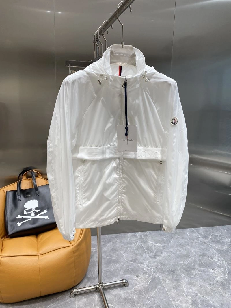 Moncler Outwear Chic 142057