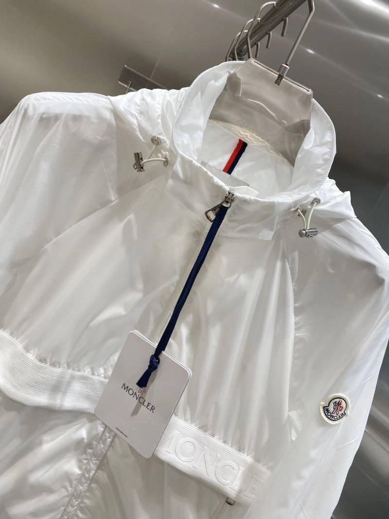 Moncler Outwear Chic 142057