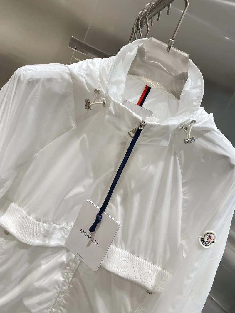 Moncler Outwear Chic 142057