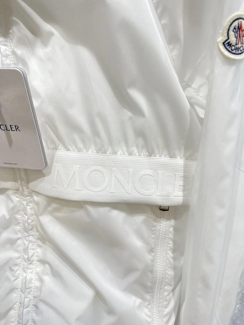 Moncler Outwear Chic 142057