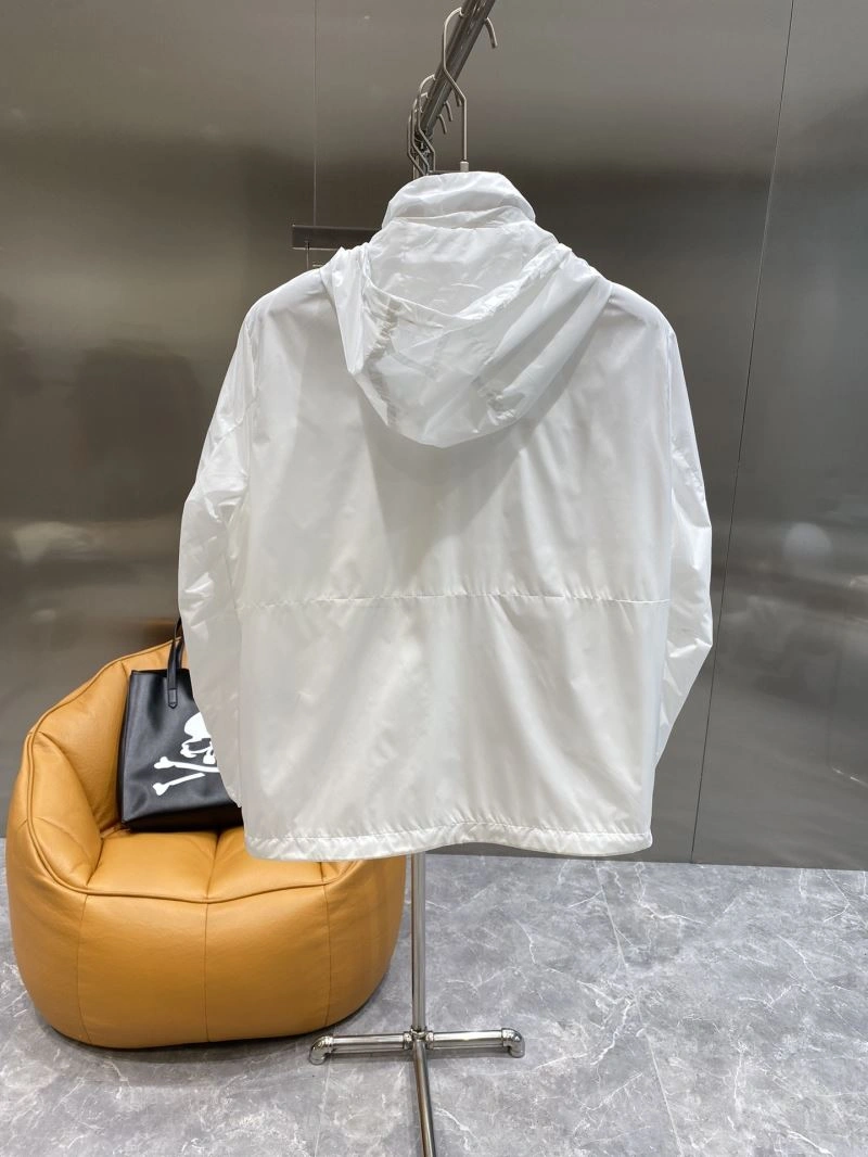 Moncler Outwear Chic 142057