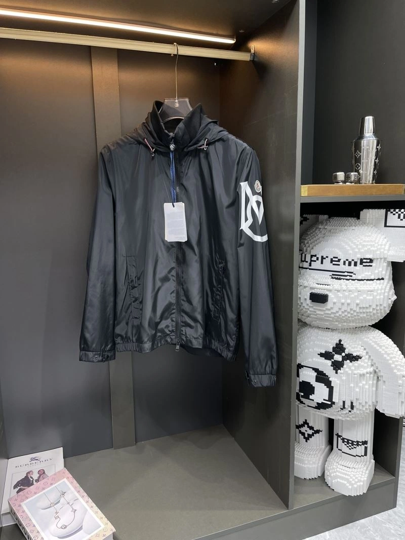 Moncler Outwear ModernLook 142059