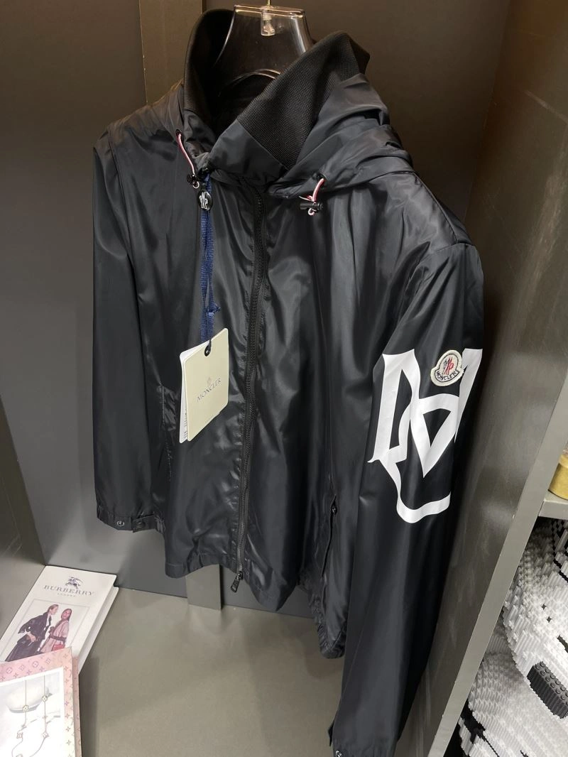 Moncler Outwear ModernLook 142059