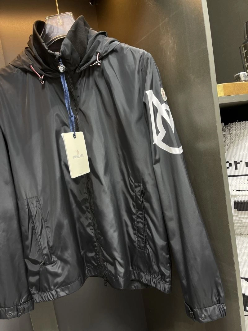 Moncler Outwear ModernLook 142059