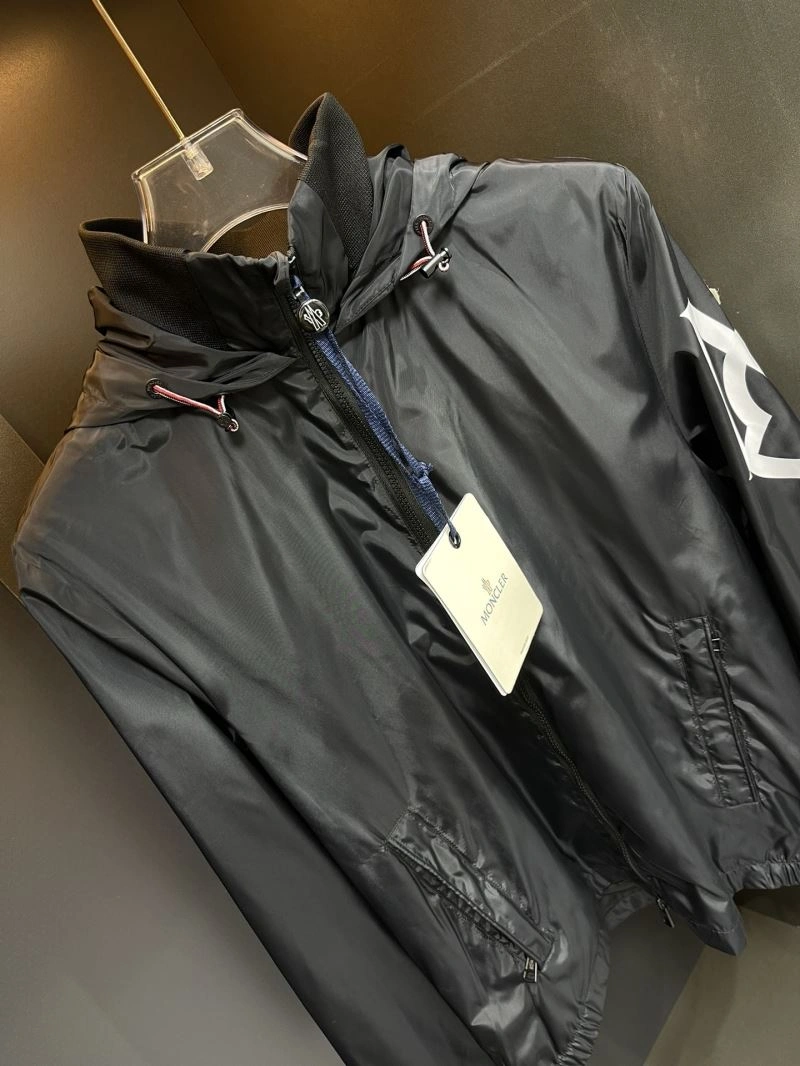 Moncler Outwear ModernLook 142059