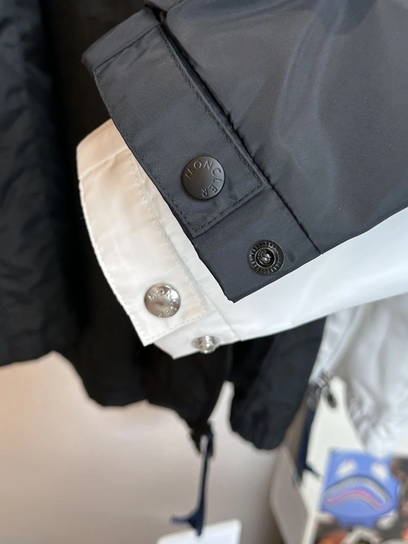 Moncler Outwear Durable 142058