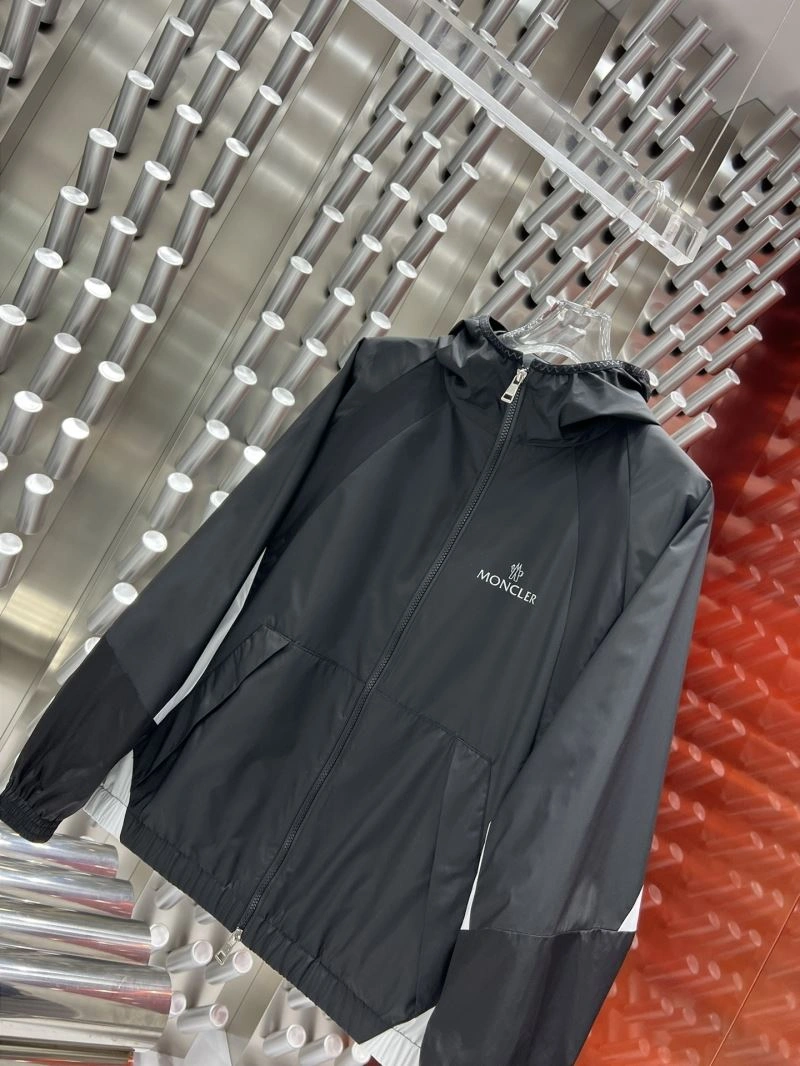 Moncler Outwear ZipUp 142054