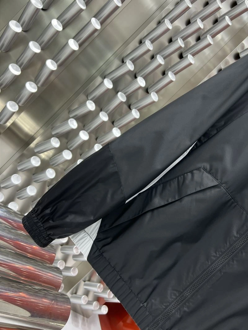 Moncler Outwear ZipUp 142054
