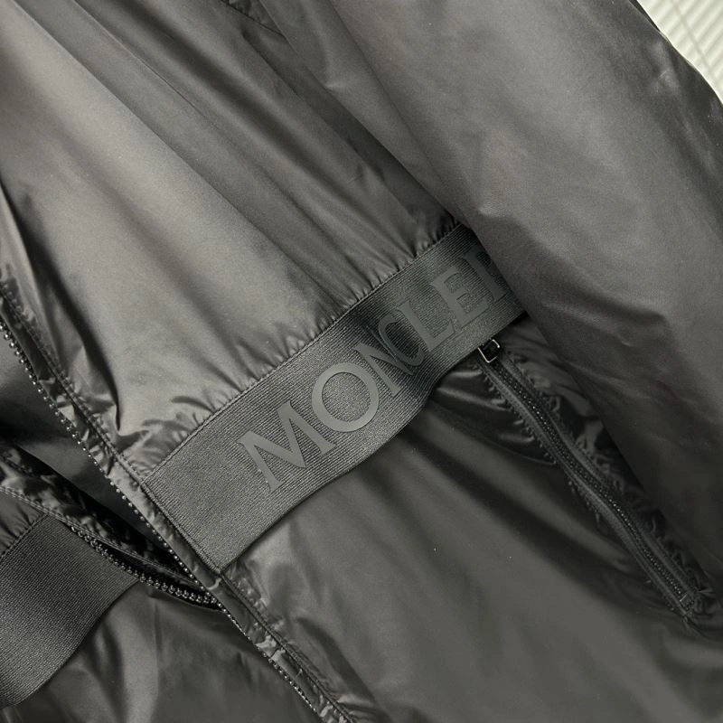 Functional Moncler Outwear 142047