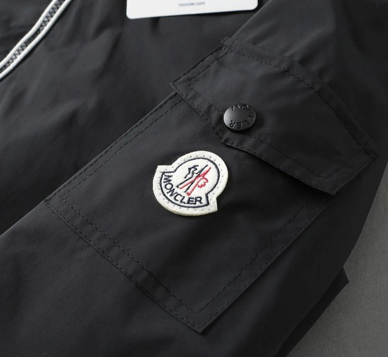 Moncler Outwear Trendsetting 142060
