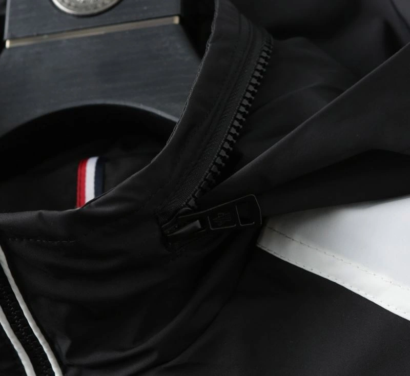 Moncler Outwear Trendsetting 142060