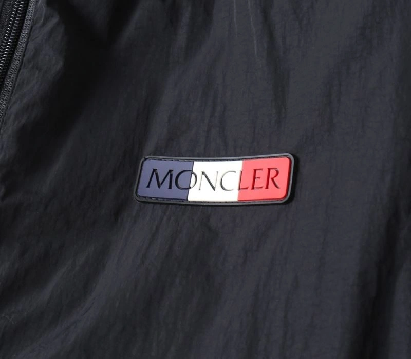 ZipUp Moncler Outwear 142048