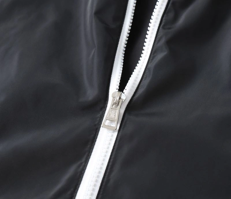 Practical Moncler Outwear 142039
