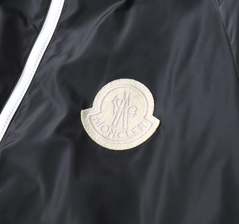 Practical Moncler Outwear 142039