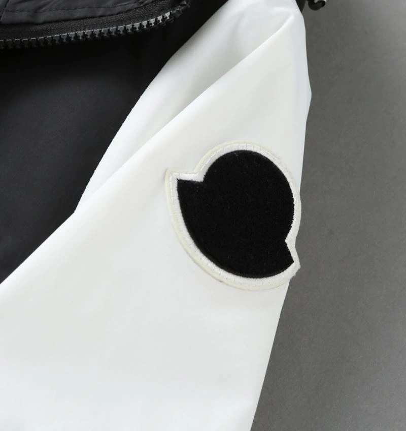 Breathable Moncler Outwear 142035