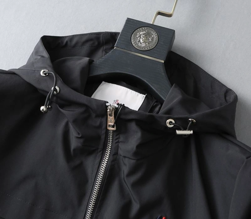 Classic Moncler Outwear 142032