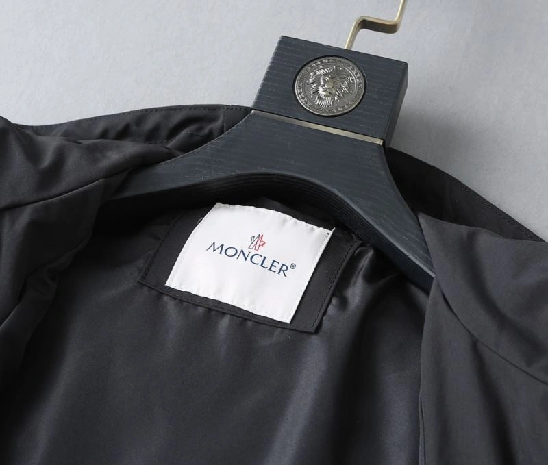 Classic Moncler Outwear 142032
