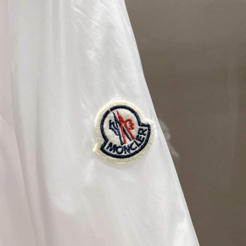 Durable Moncler Outwear 142070