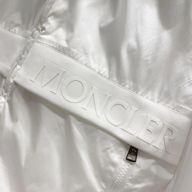 Durable Moncler Outwear 142070